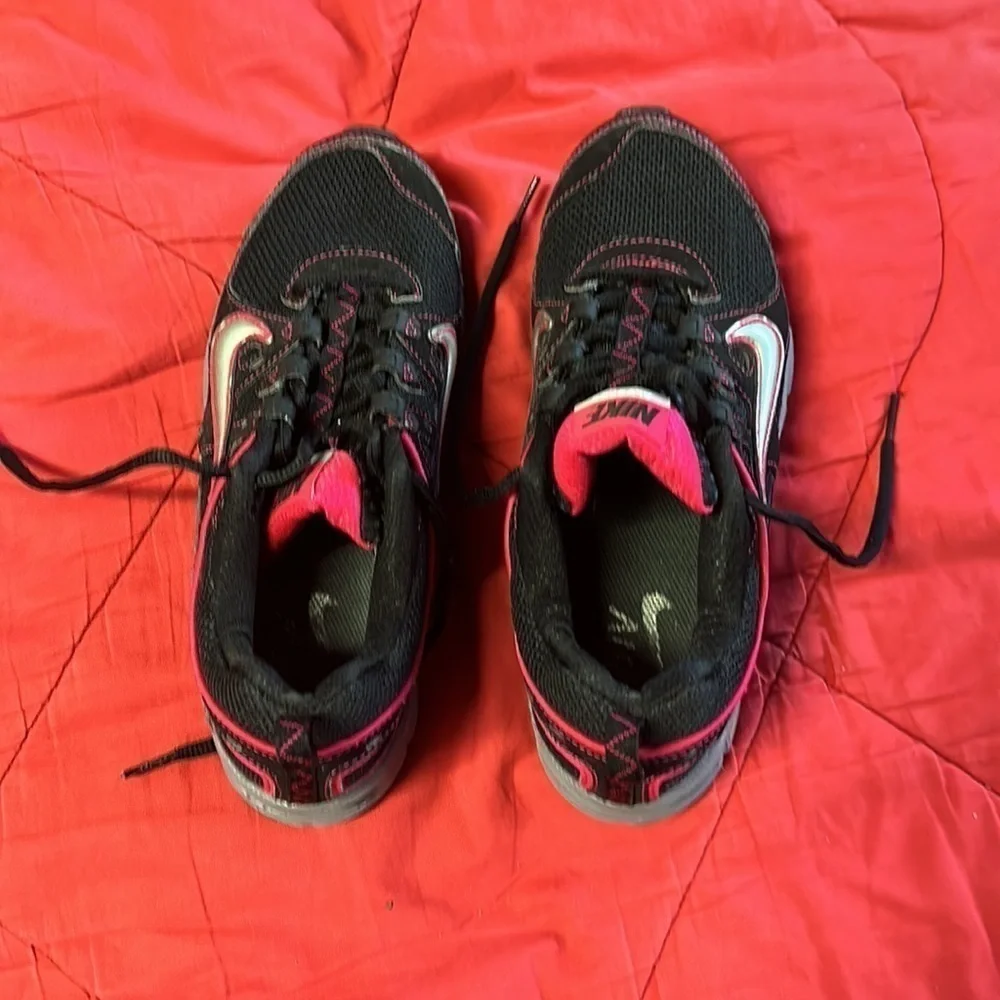 WOMENS Nike Sz 9 Alvorrd 9 Athletic Shoes